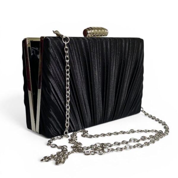 Cartera brillante de tela satinada color negro