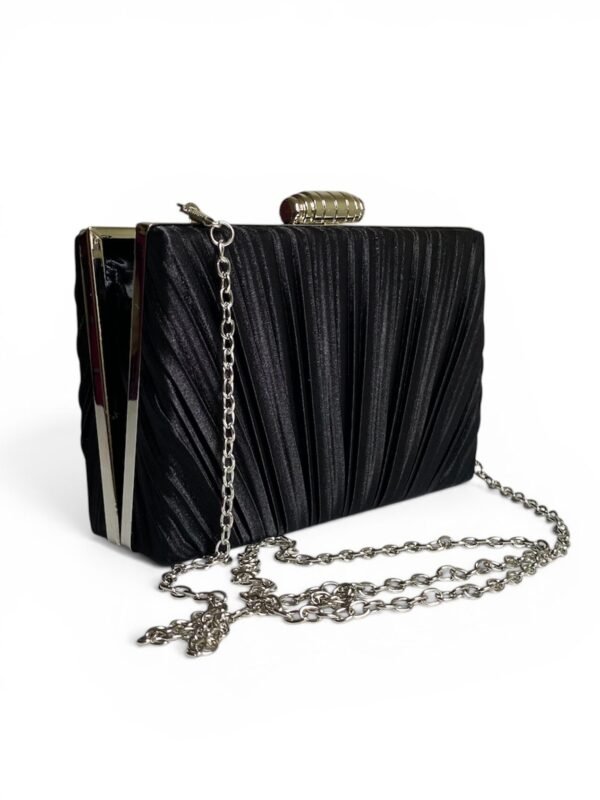 Cartera brillante de tela satinada color negro