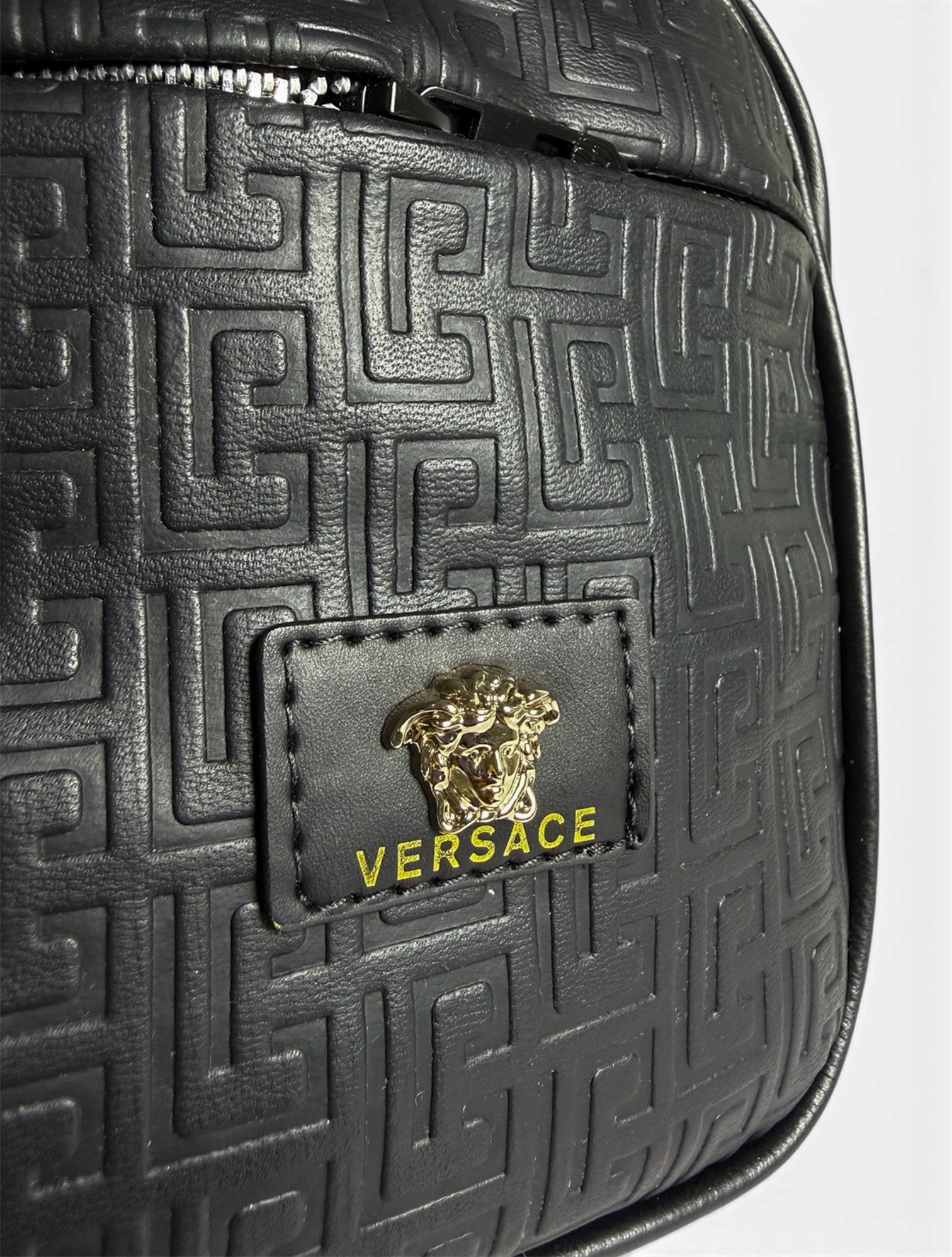 Carriel pequeño con correa diseño alto relieve logo dorado - Imagen 7