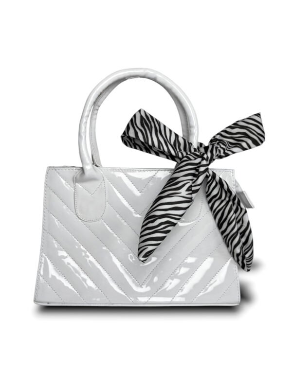 Bolso mediano charol con correa blanco