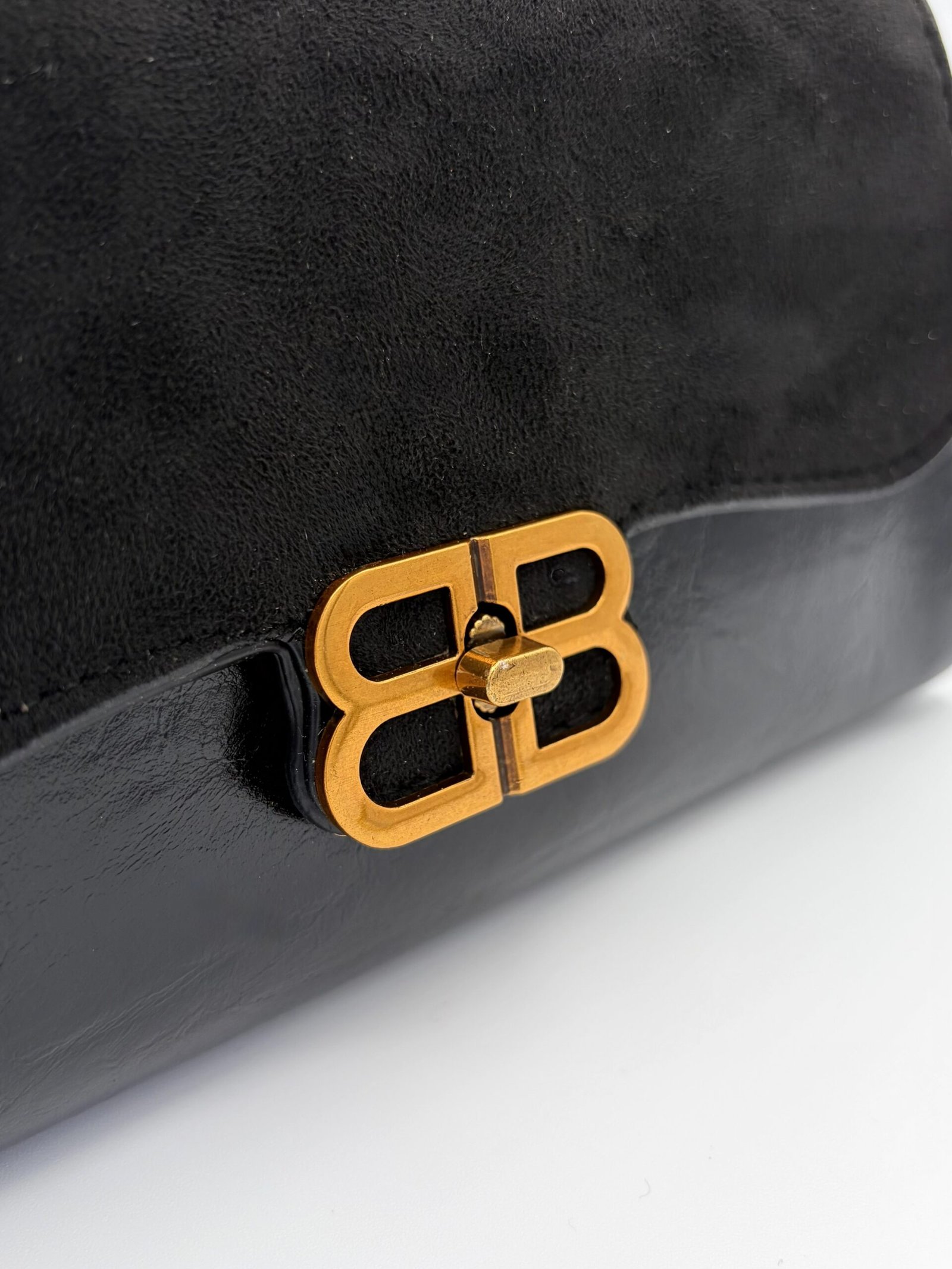 Bolso manos libres satchel negro - Imagen 4