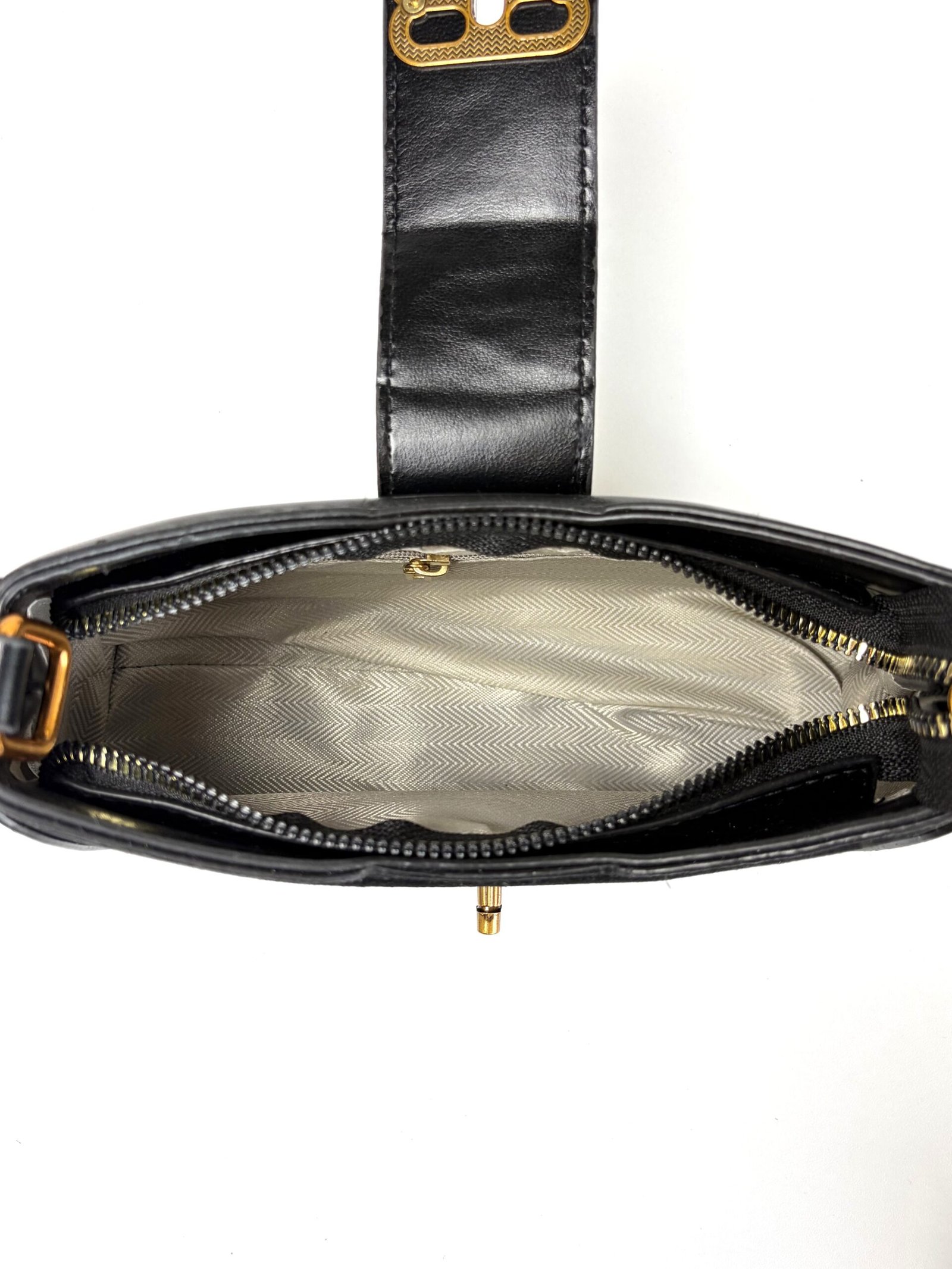 Bolso manos libres tipo gamuza negro - Imagen 5