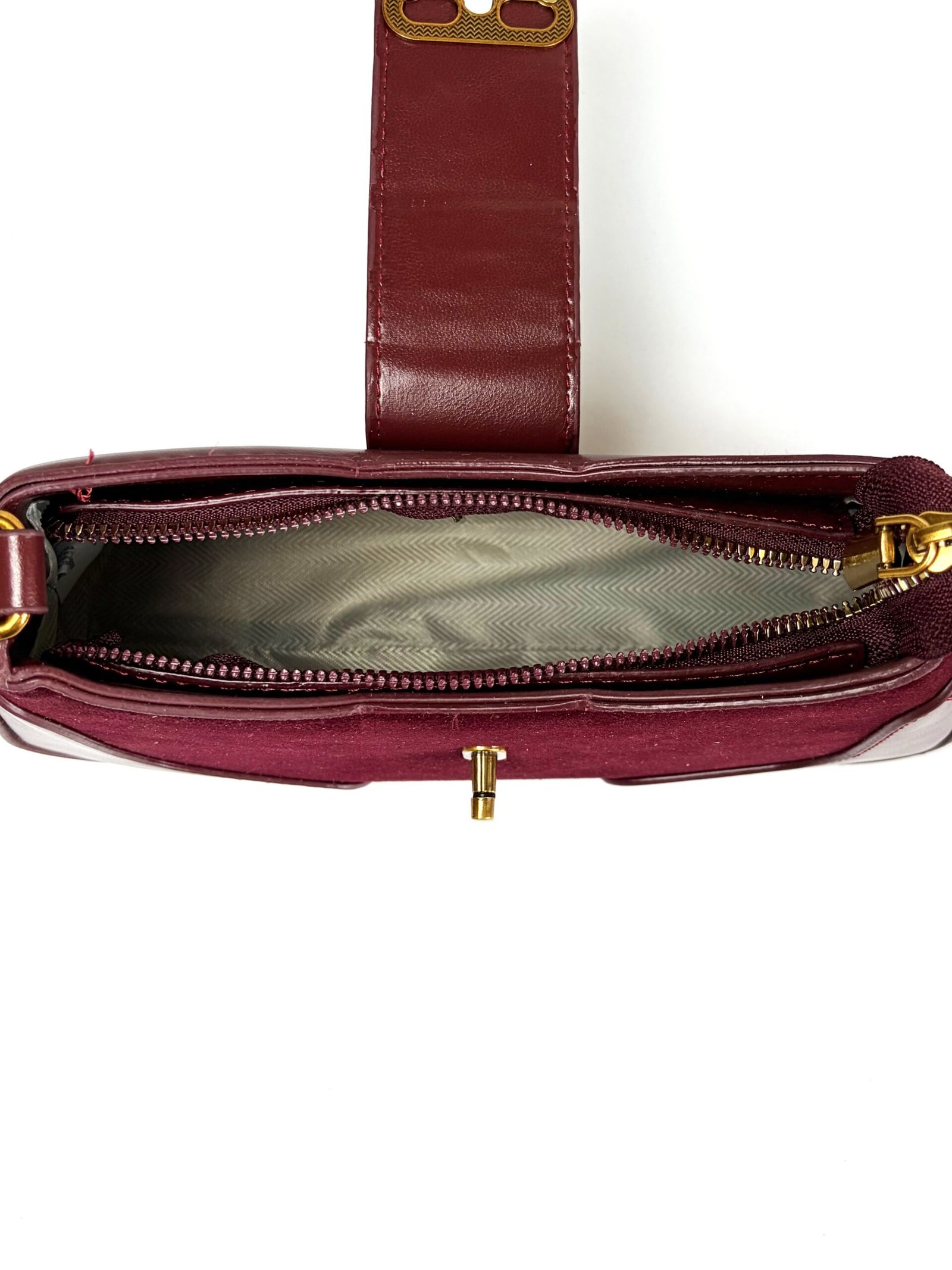 Bolso manos libres tipo gamuza vinotinto - Imagen 5