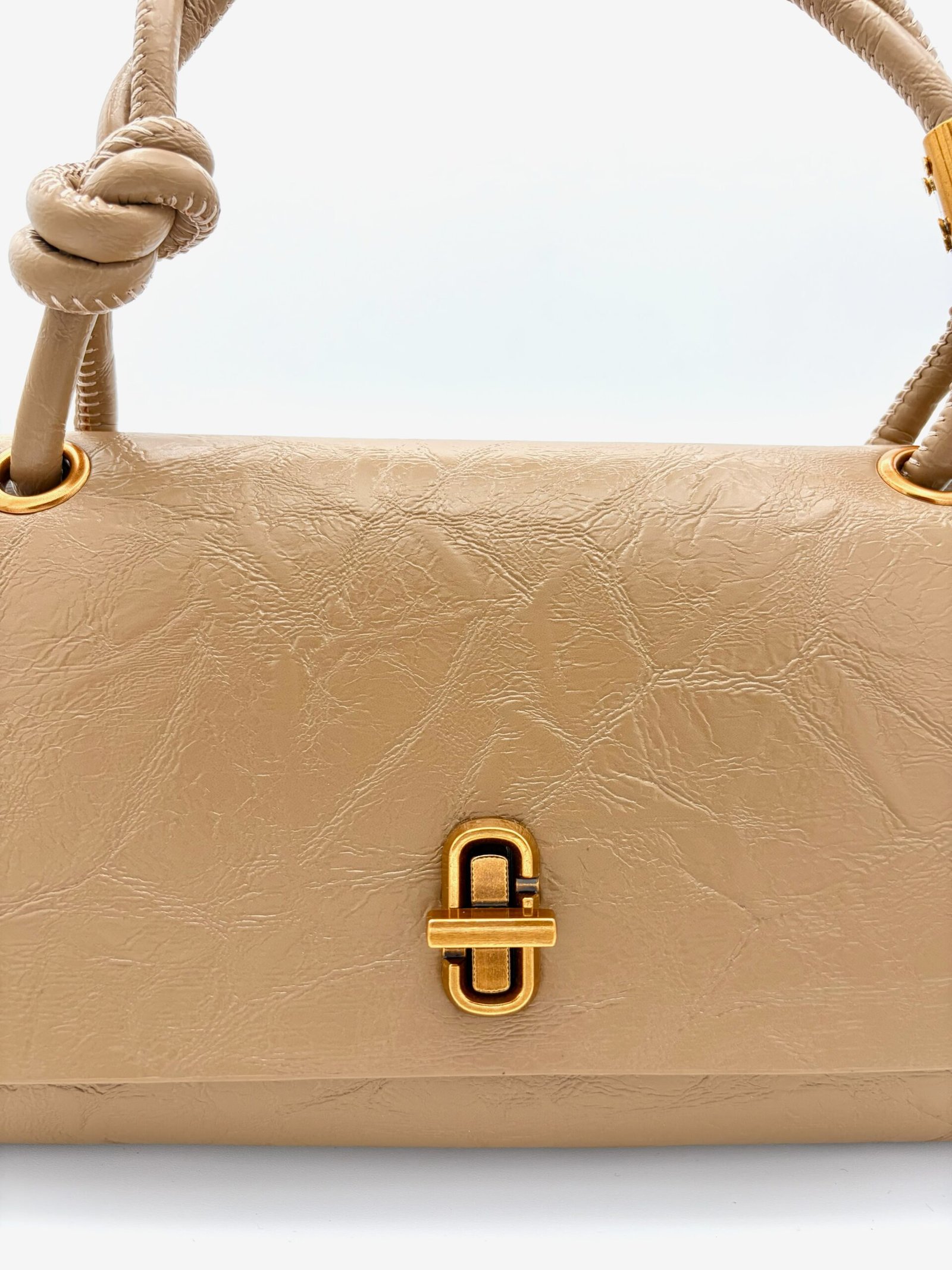 Bolso efecto crinkle beige arena - Imagen 5