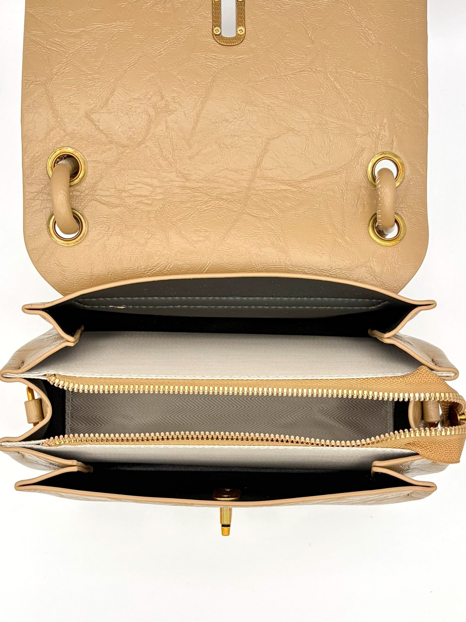 Bolso efecto crinkle beige arena - Imagen 6