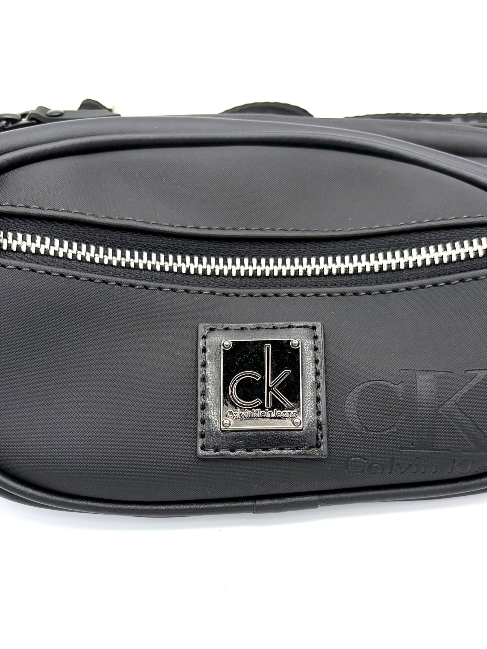 Canguro CK negro liso hombre - Imagen 4